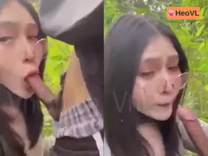 đi dã ngoại tiện chịch con ghệ ở trong rừng