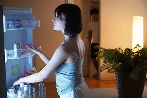 Chị cô vợ cãi nhau với ông chồng đến nhà cô bạn gái ở rồi trả bài luôn chồng em gái