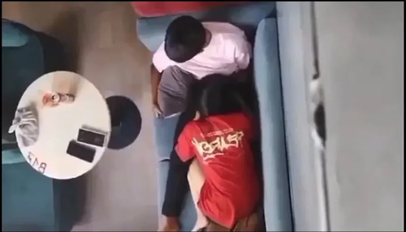 Quay lén bạn gái mút mút cho nhân tình nơi công cộng