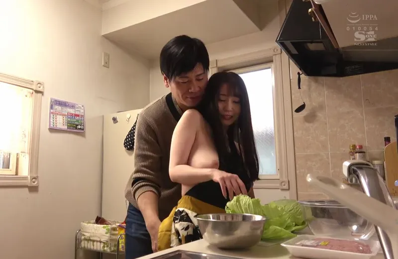 Nghi ngờ vợ "đi ngoài", ông chồng lén lắp camera và chứng kiến tất cả