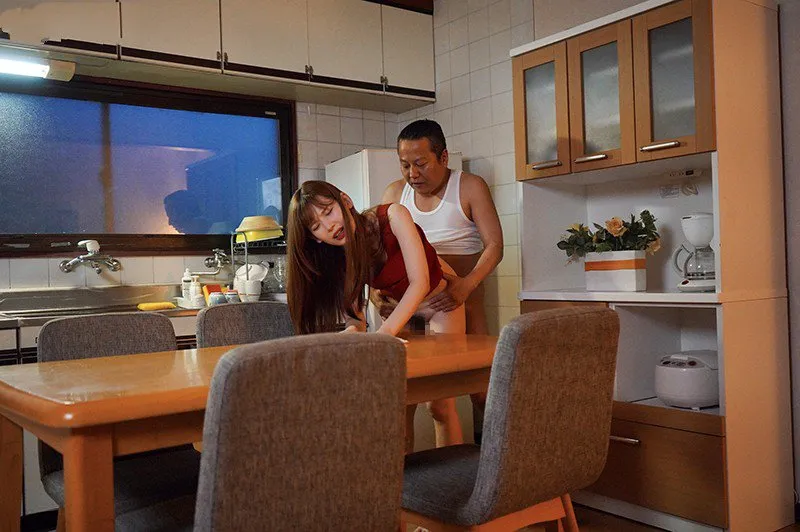 Con gái bị người chồng mới của má trả bài mỗi ngày, cho dù đã có người yêu